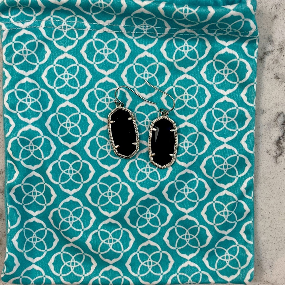 Kendra Scott black stone classic
